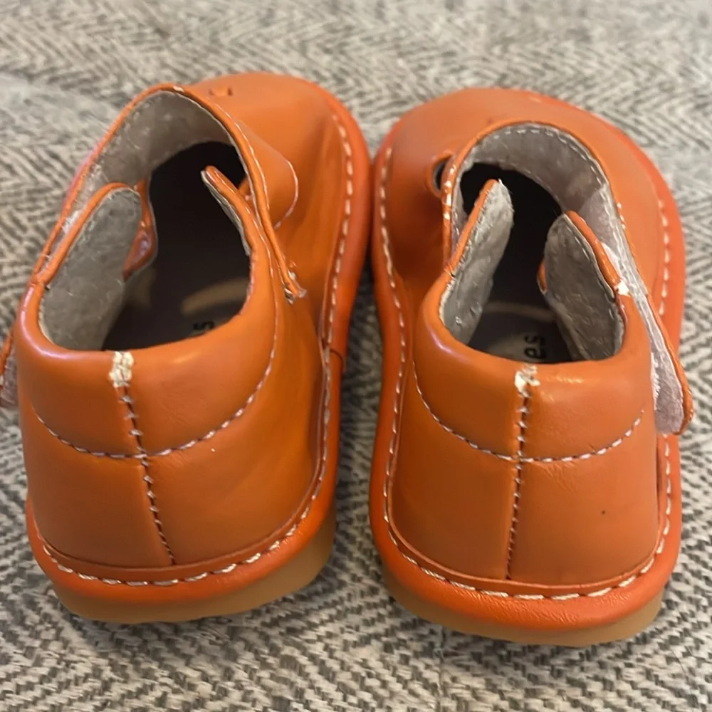 Lanicakes squeaking shoes size 4